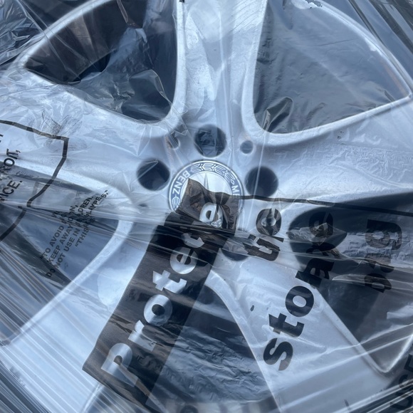 Mercedes Benz 2015 Cla 250 17” Rims 4 set of 4 Set of Tires - Picture 3 of 5